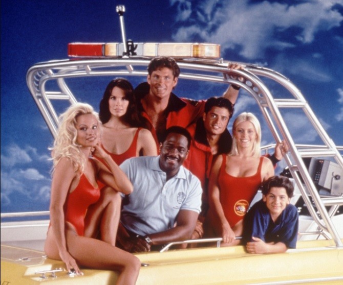 Baywatch, le vecchie puntate rifatte in alta definizione ma l’obiettivo è il reboot