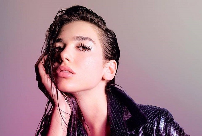 Dua Lipa al lavoro sul nuovo album: “Un processo creativo molto più semplice rispetto al disco d’esordio”