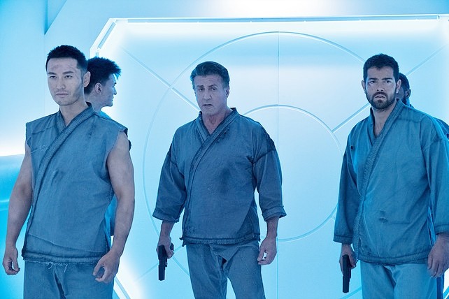 Escape Plan 2 – Ritorno all’inferno: foto e locandine del sequel con Sylvester Stallone