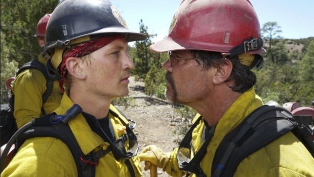 Fire Squad – Incubo di fuoco: nuove clip in italiano del film con Josh Brolin e Miles Teller
