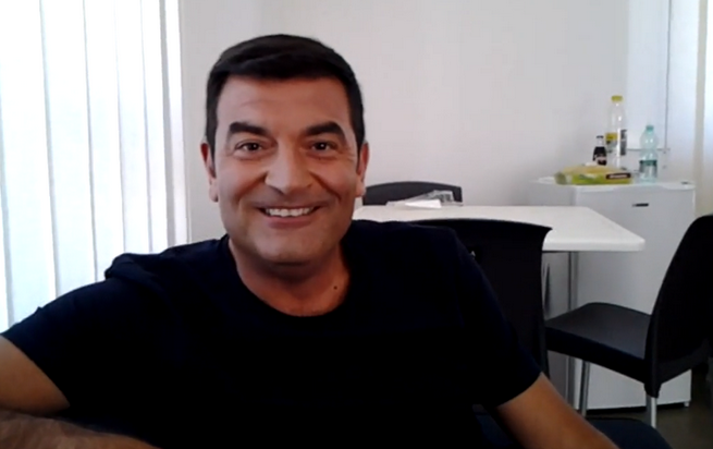 Max Giusti a Blogo: “Fermo Boom per salvarlo, ora Chi ti conosce? per ‘diventare’ il Gerry Scotti di Nove” (VIDEO)