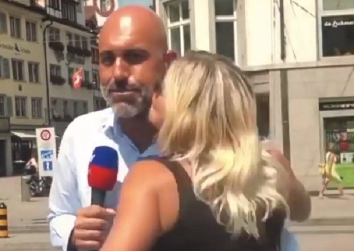 Bacio in diretta all’inviato. Fuori programma a SkySport 24 (Video)