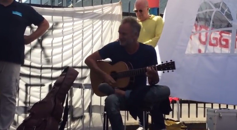 Sting canta a sorpresa Ligabue insieme agli operai dell’azienda Bekaert in protesta a Figline Valdarno (VIDEO)