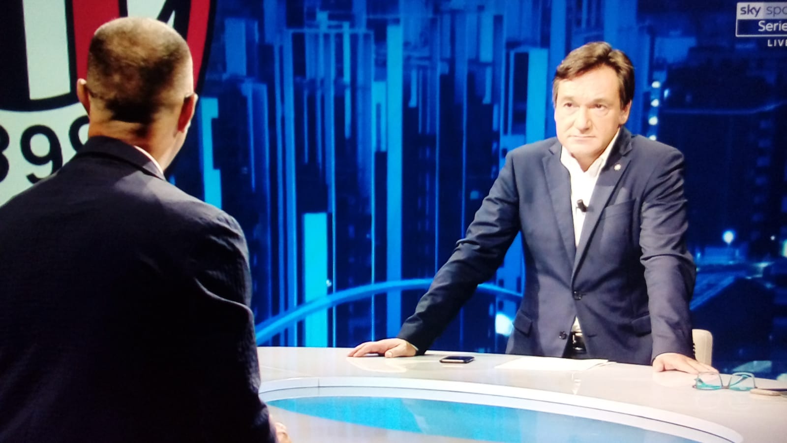 Sky, Fabio Caressa difende l’azienda e affronta il caso Dazn: “La legge ci impediva di prendere tutto”