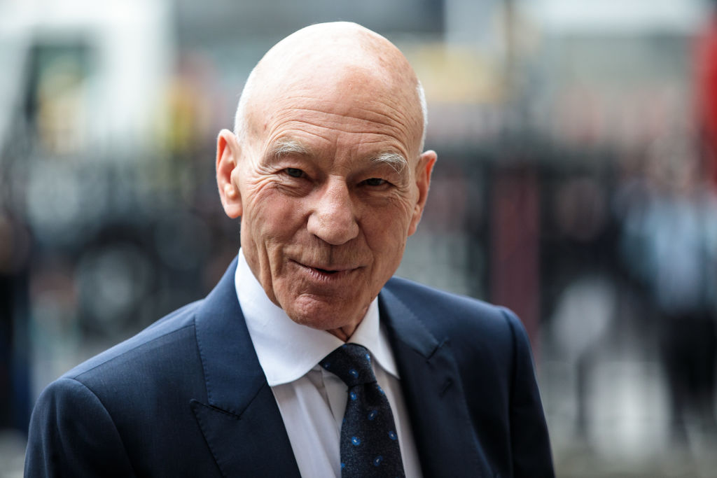 Charlie’s Angels, Patrick Stewart sarà John Bosley  nel reboot