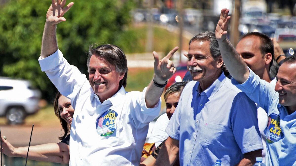 Lockdown a San Paolo: Bolsonaro sfida le autorità locali e va in spiaggia
