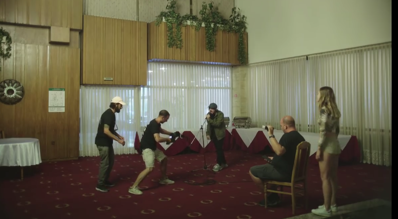 Calcutta, Kiwi: testo e video ufficiale