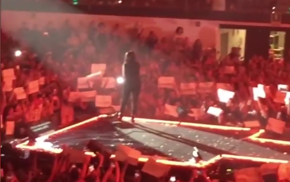 Laura Pausini, proposta di matrimonio per una coppia: la reazione della cantante [video]