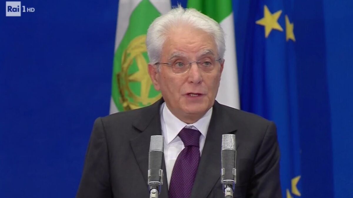 Tutti a scuola, Sergio Mattarella ricorda Fabrizio Frizzi: “Conduttore entusiasta e sensibile”