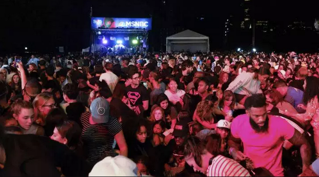 Panico nel pubblico durante concerto a New York, Chris Martin interviene per calmare spettatori (VIDEO)