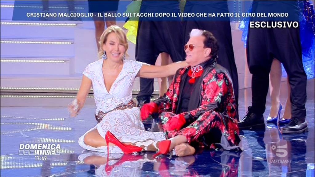 Domenica Live, la caduta di Barbara d’Urso e Cristiano Malgioglio (video)