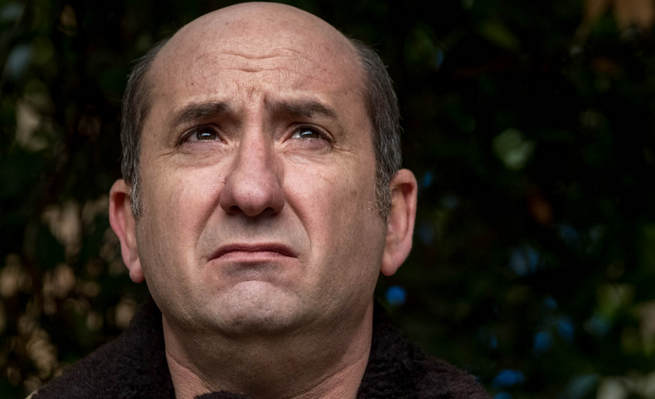 Antonio Albanese scrive, dirige e interpreta I Topi su Rai3, a Blogo: “Ma non ho mai visto una serie tv” (VIDEO)