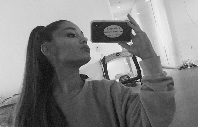 Ariana Grande, il video di Breathin e l’annuncio di una pausa