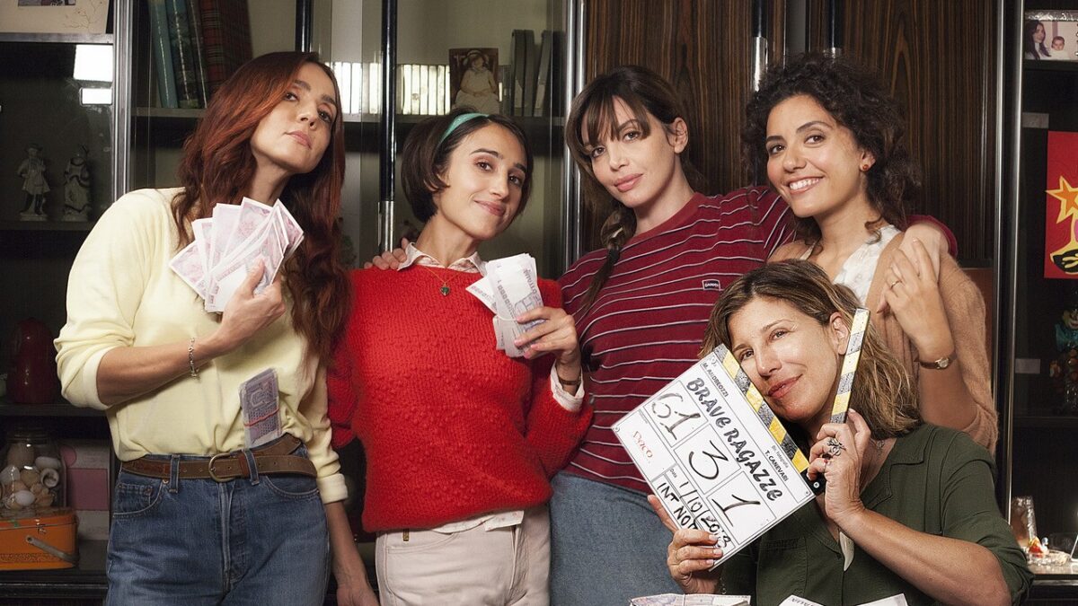 Brave Ragazze: Ambra Angiolini, Ilenia Pastorelli, Serena Rossi e Silvia D’Amico per Michela Andreozzi