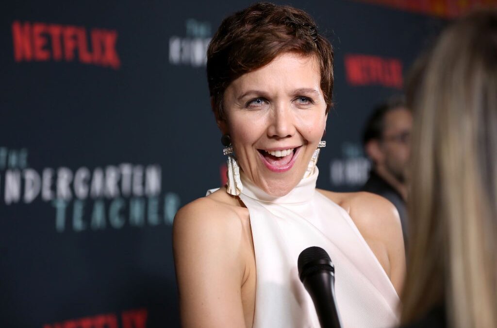 La figlia oscura di Elena Ferrante, Maggie Gyllenhaal alla regia del film