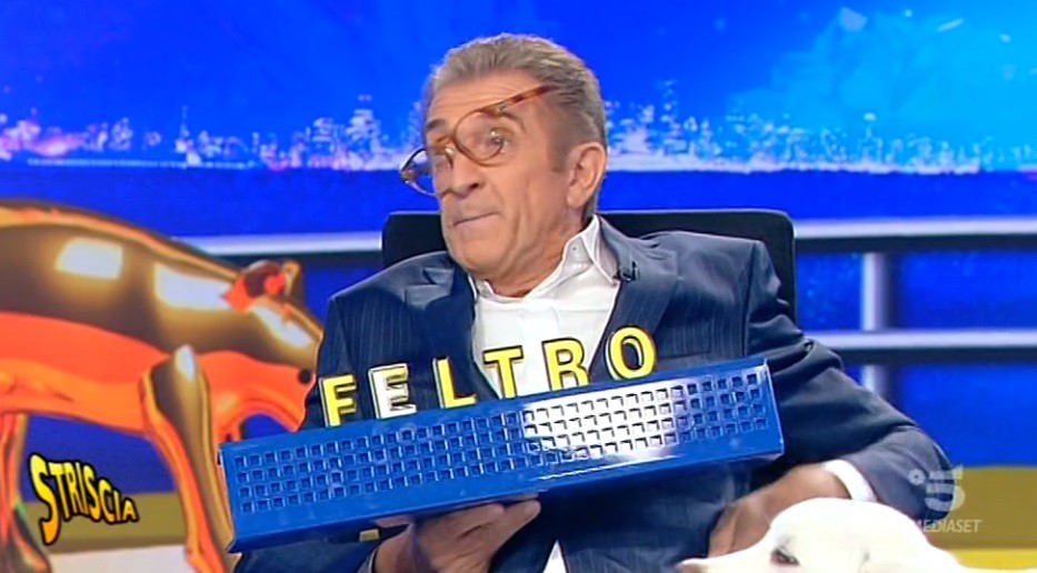 Striscia la notizia tende la mano a Vittorio Feltri. Greggio: “Direttore, vieni a trovarci”