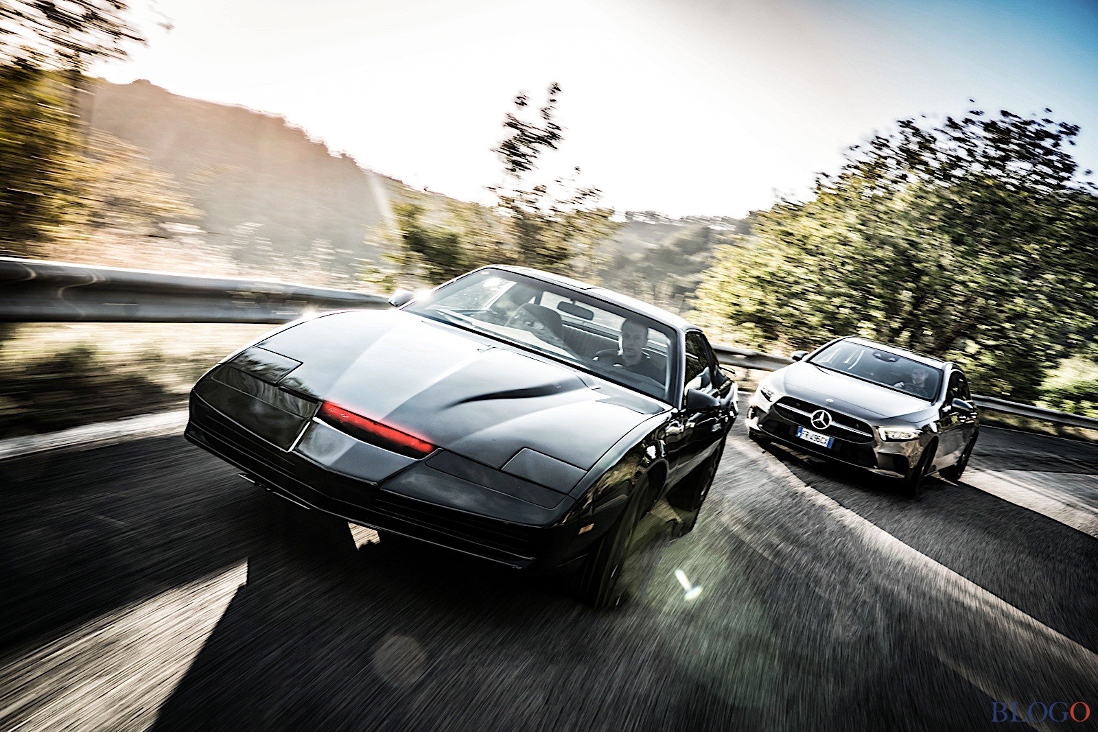 KITT vs MBUX: ovvero Mercedes Classe A contro Supercar, le auto intelligenti