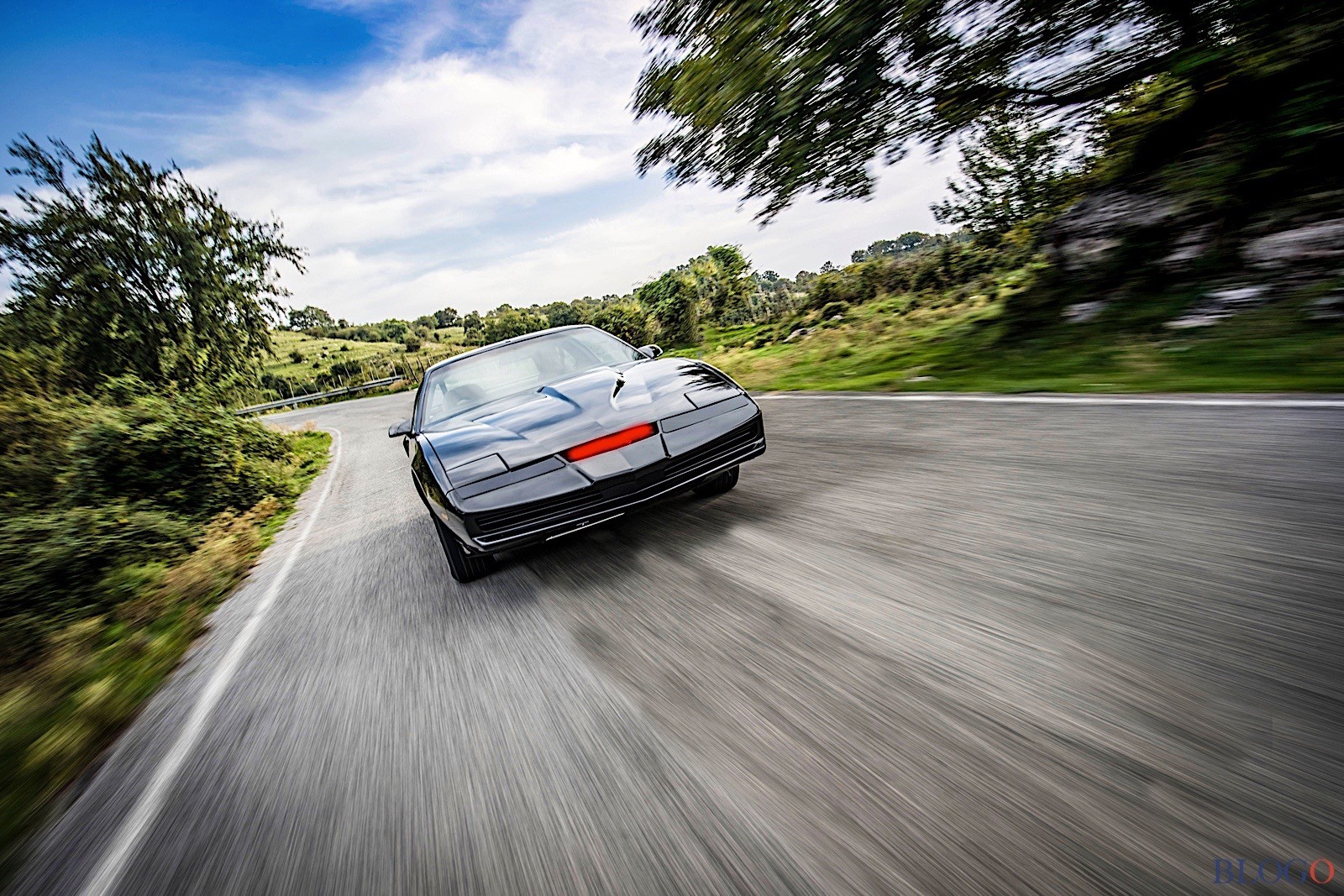 KITT vs MBUX: ovvero Mercedes Classe A contro Supercar, le auto intelligenti