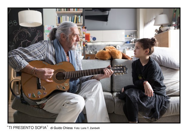 Ti presento Sofia: foto e poster della commedia con Fabio De Luigi e Micaela Ramazzotti