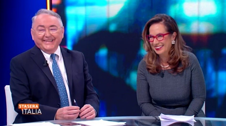 Carelli-Buonamici, reunion a Stasera Italia tra ricordi, sorrisi e battibecchi