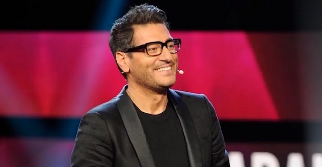 Enrico Papi a Blogo: “Conduco la notte dei record su Tv8, voglio rinnovare il talent dei talent come fece Sky con X Factor”