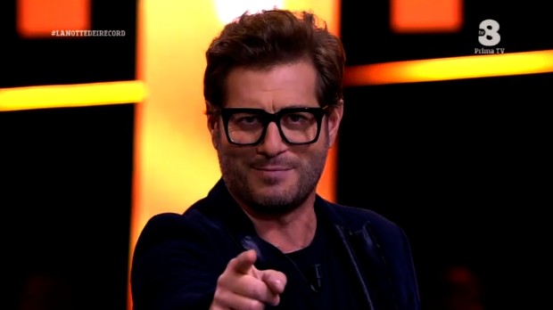 La notte dei record di Tv8 gasa Enrico Papi per uno show confezionato by Sky