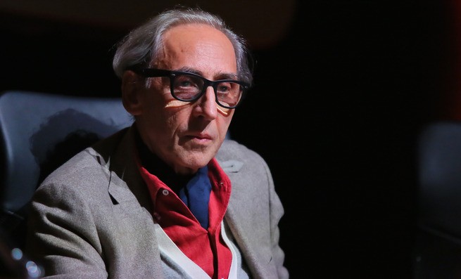 Franco Battiato sta meglio: ecco la prima foto sui social dall’incidente domestico del 2017