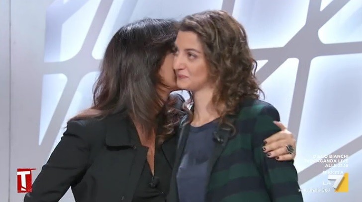 Tagadà, l’inviata Francesca Martelli lascia dopo tre anni. Lacrime e abbracci in studio (Video)