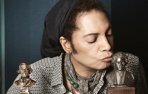 Sananda Maitreya a Blogo: “Per un compositore è importante lasciare che la musica del momento gli presenti la propria idea”