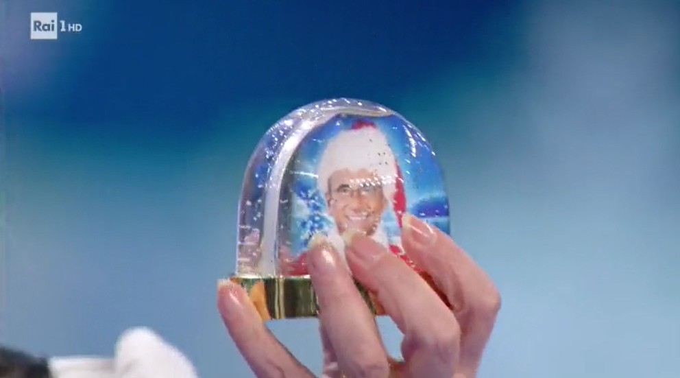 Un Natale d’oro zecchino, Carlo Conti e la sua controllata dursizzazione (e intanto missione compiuta anche stavolta)