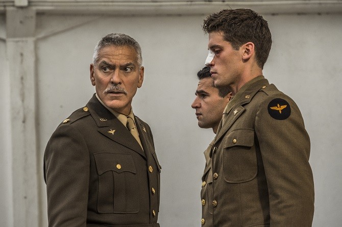 Catch-22, George Clooney, Hugh Laurie nelle prime immagini della miniserie girata in Italia