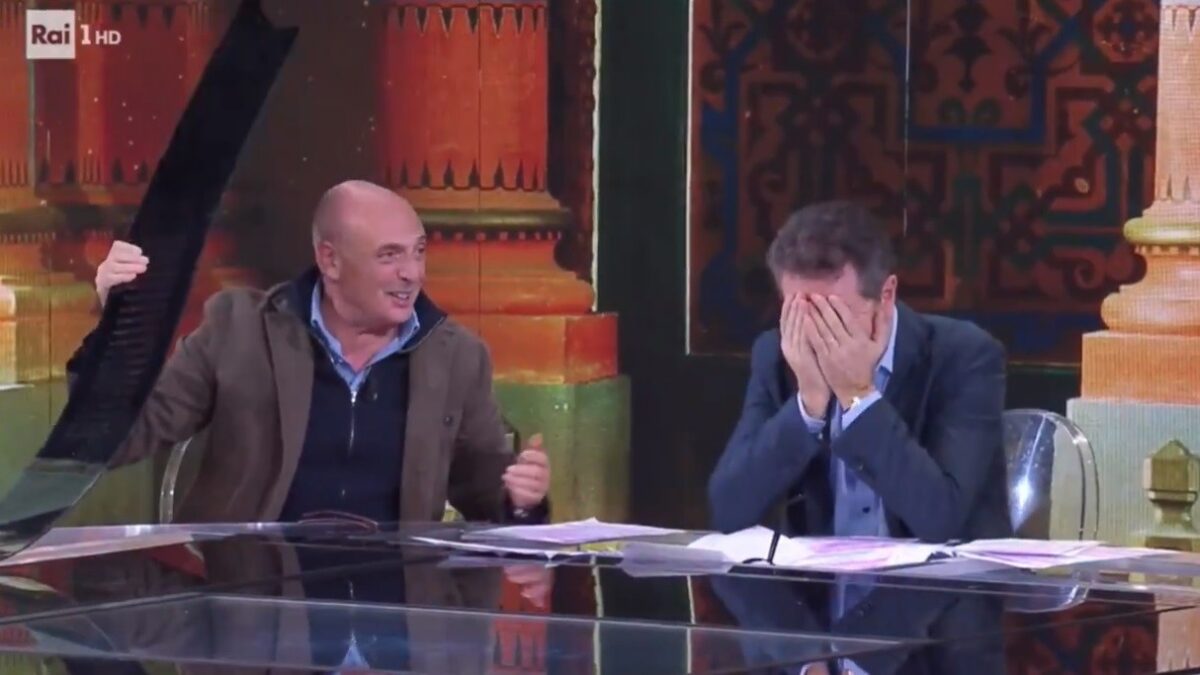Brosio riabbraccia Fazio e distrugge la scenografia. L’irresistibile reunion a Che fuori tempo che fa (Video)