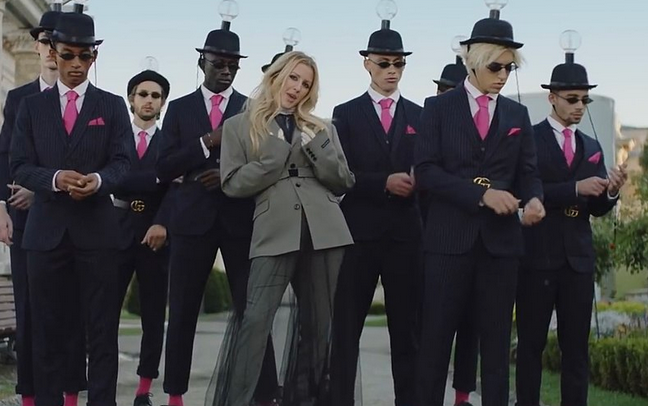 Ellie Goulding e Diplo, Close to Me: testo, traduzione e video ufficiale