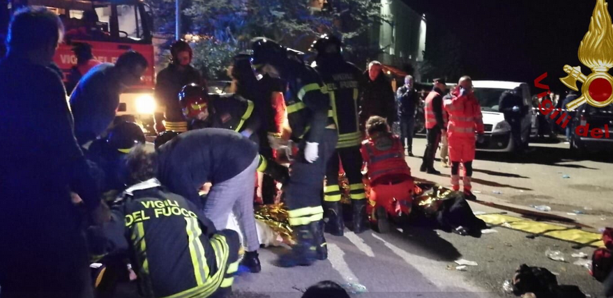 Spray urticante nel locale del concerto di Sfera Ebbasta a Corinaldo: 6 morti, una sessantina di feriti