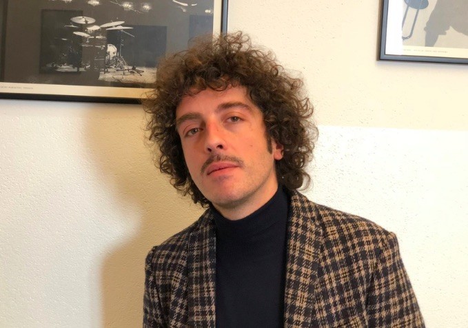 Eman a Blogo: “Tutte le volte è una canzone terapeutica. Il video è forte ma è stato apprezzato dalla compagna di DJ Fabo”