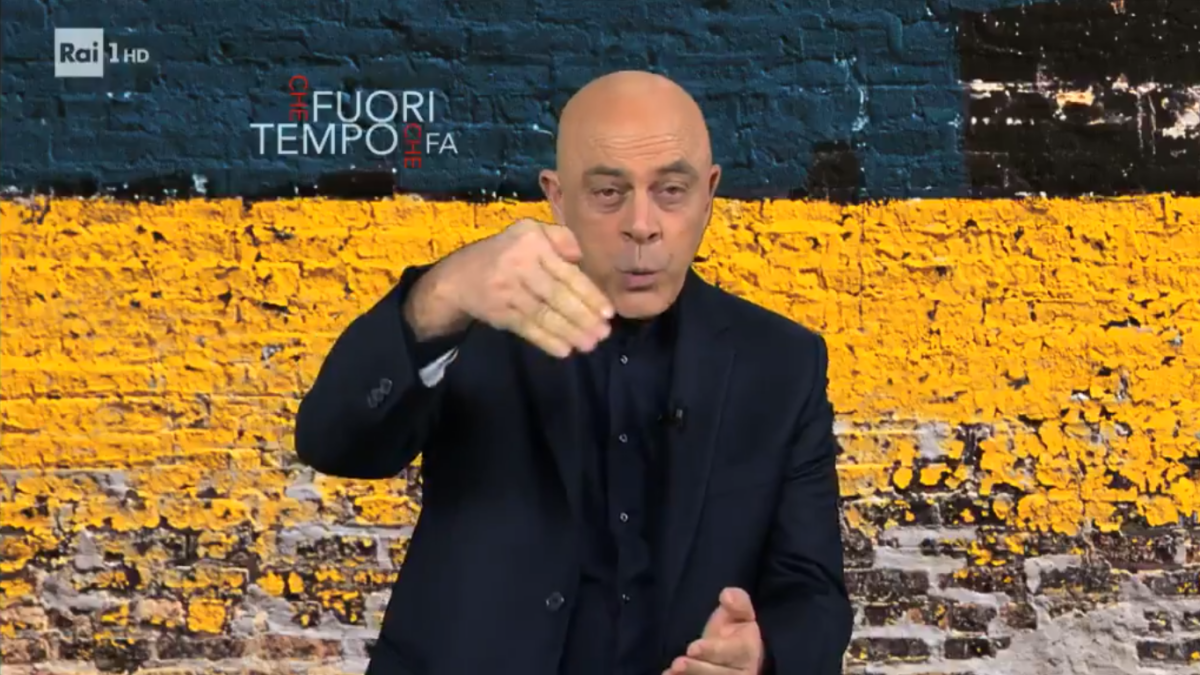 Che fuori tempo che fa, Maurizio Crozza difende Fabio Fazio dalle critiche della politica (video)