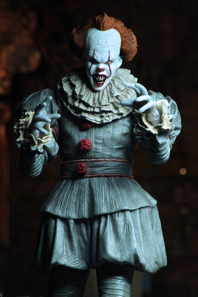 IT: nuova action figure NECA “Ultimate” del Clown Pennywise di Bill Skarsgård