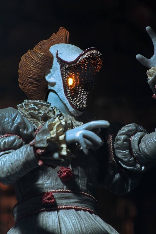 IT: nuova action figure NECA “Ultimate” del Clown Pennywise