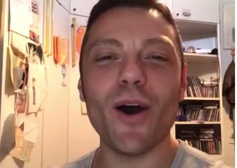 Natale 2018, gli auguri dei cantanti: da Tiziano Ferro a Britney Spears