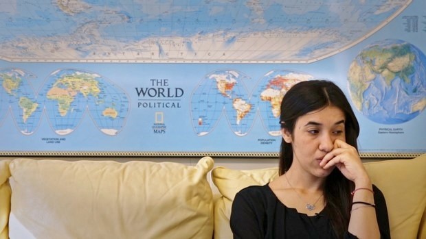Sulle sue spalle: foto e poster del documentario su Nadia Murad