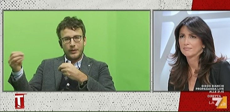 A Tagadà problemi col chroma key: Diego Fusaro in collegamento con un telo verde alle spalle