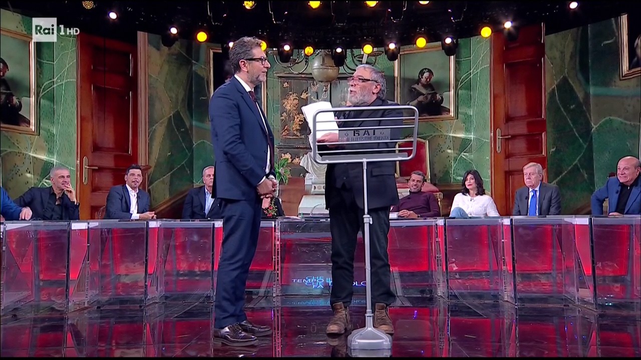Frassica ironizza su Celentano: “Ecco il testo di Adrian”. Ma è una pagina bianca