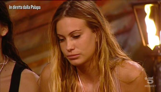 Isola dei Famosi, Taylor Mega attaccata a Pomeriggio Cinque: “Ha firmato un contratto per un’ospitata in discoteca a Montecarlo tra tre settimane”