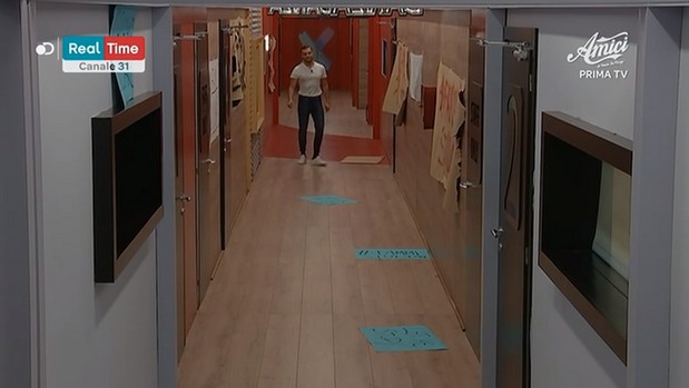 Amici 18, la protesta degli allievi dopo l’eliminazione di Marco: nuovo confronto tra Veronica Peparini e Timor Steffens