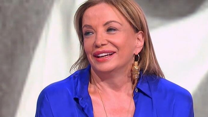 Alessio Poeta: “Simona Izzo opinionista al GF? Si è fatta fuori da sola” La replica: “E’ un fake”