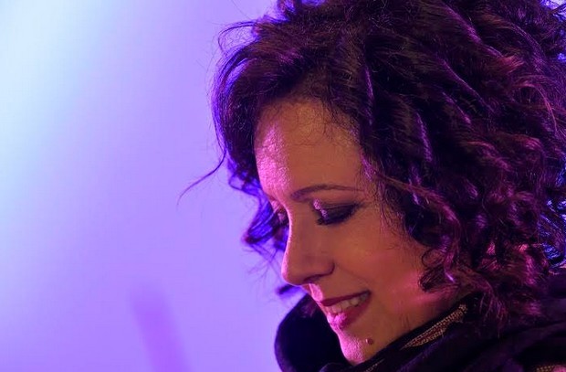 Antonella Ruggiero, Senza è il singolo inedito (Testo e Audio)
