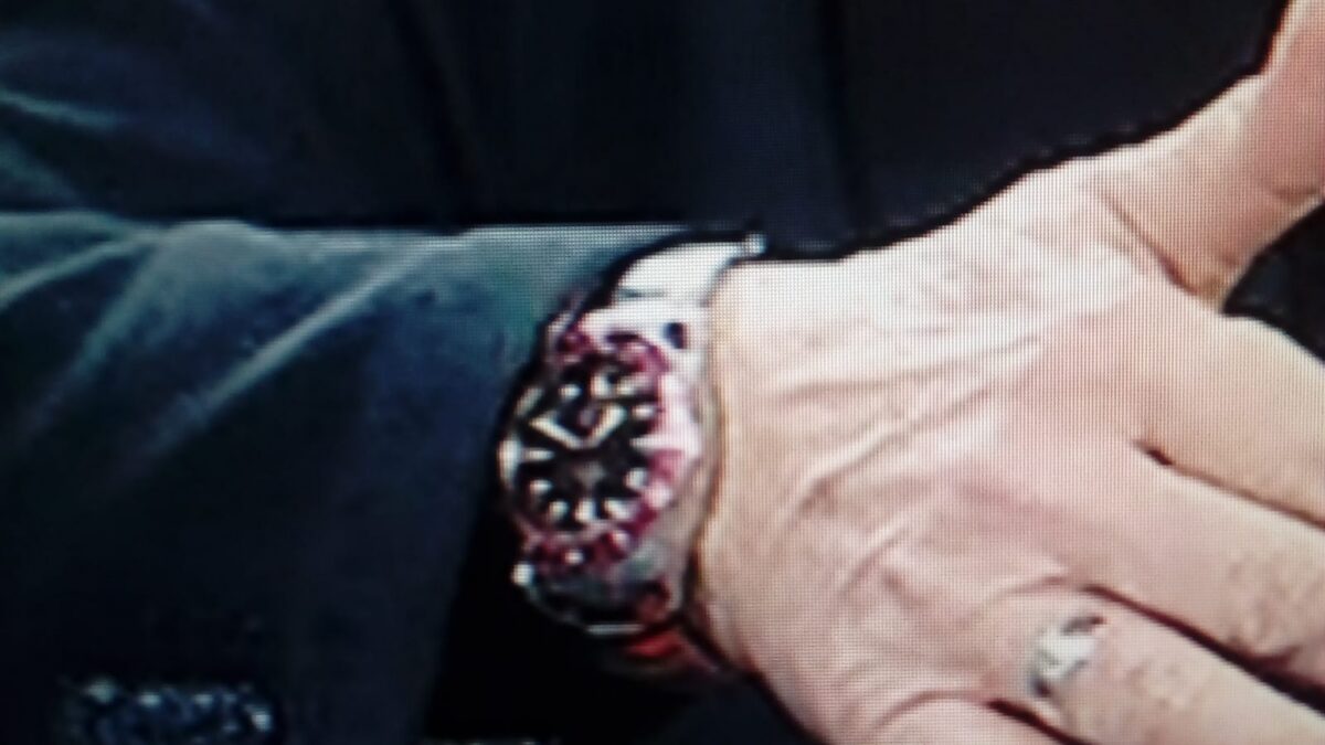 Non è l’Arena in diretta? A smentire tutti ci pensa l’orologio di Maurizio Battista