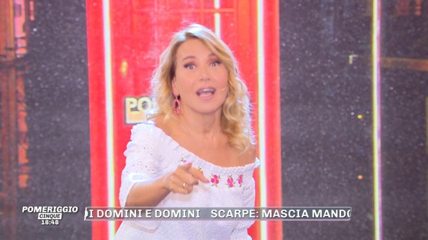 Barbara D’Urso lancia Avanti un altro e si scusa per ieri: “Stavo un po’ rincretinita per il fuso orario!”