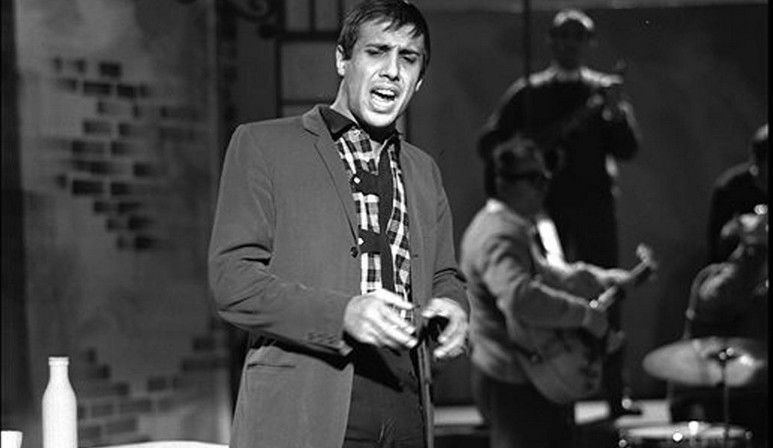 C’è Celentano, l’omaggio a 360 gradi verso la carriera del cantante, in un programma mix tra Techetechetè e Unici