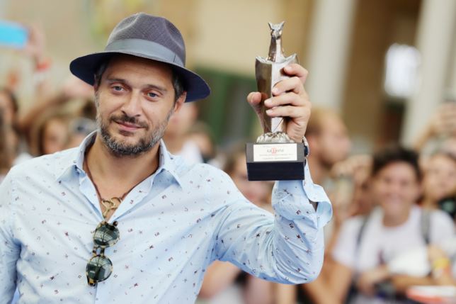 Sanremo 2019, Claudio Santamaria quarto conduttore (per una sera)
